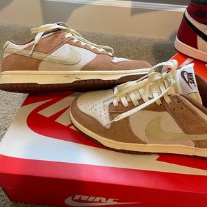 Used Nike Curry Dunks
Pretty sure they are fak3 (justified price)